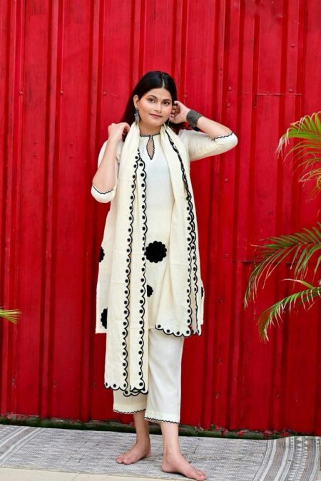 Queen Off White Kuta Set