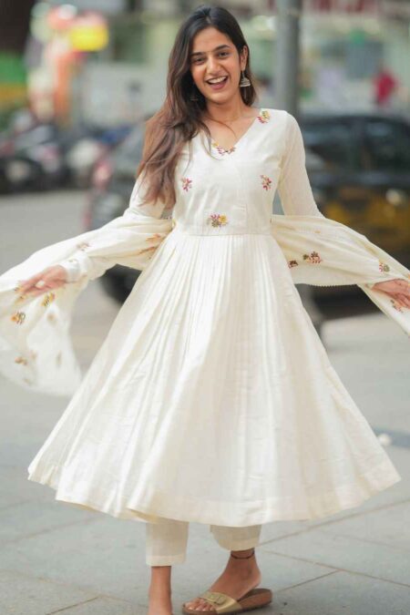 Flaunt the amazing white color cotton kurti