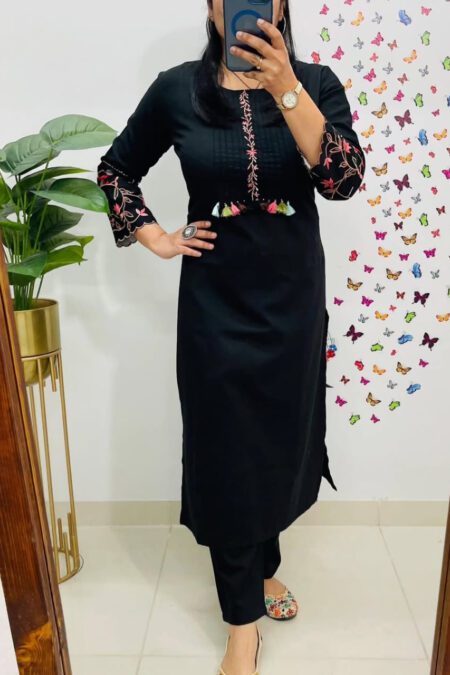 Beautiful Embroidered Sleeves  Kurta & Pant