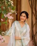WHITE BUL BUL SUIT SET