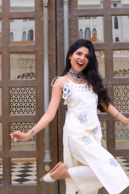 White Sleeveless Mirror Work Kurta Set with Floral Embroidery