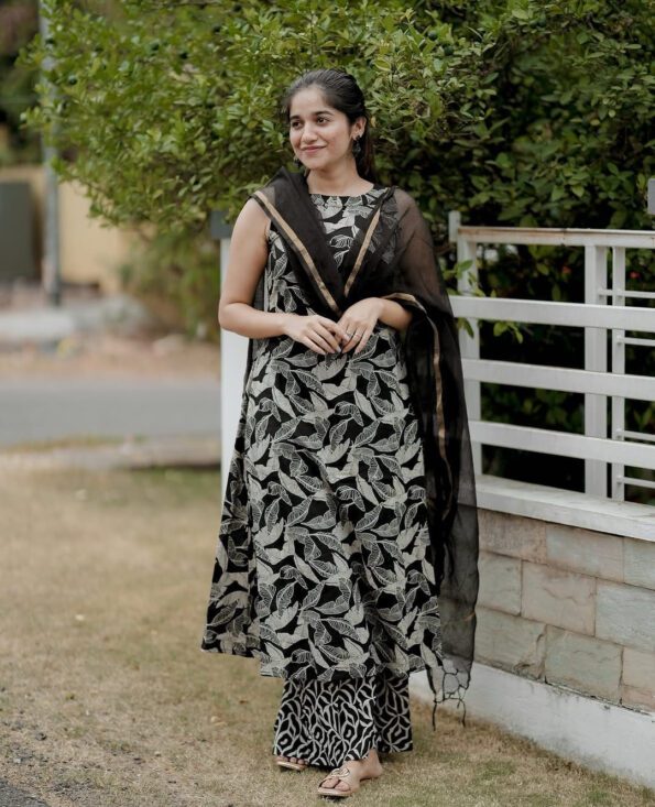 Elegant Black Leaf Print Kurta Set with Dupatta