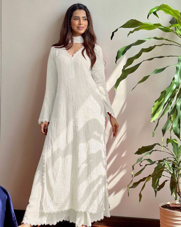 White Chikankari Long Kurti Se